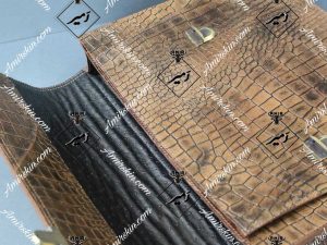 نمای نزدیک کیف چرم کروکودیل