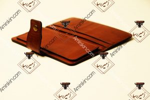 کیف پول چرم باز شده