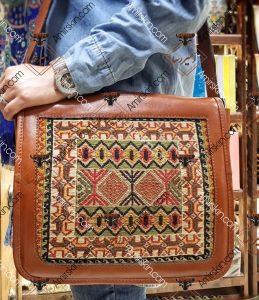کیف رو دوشی گلیم دار چرم