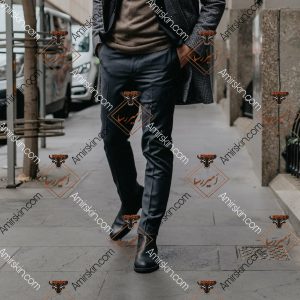 بوت چرم تیره رنگ