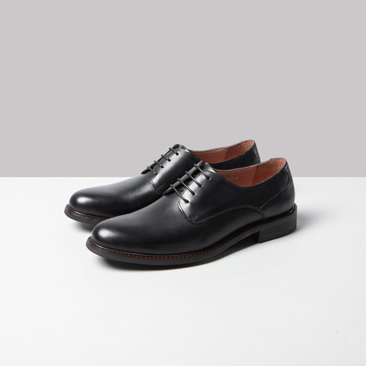 کفش چرم مجلسی اعلا از نمای رو به رو